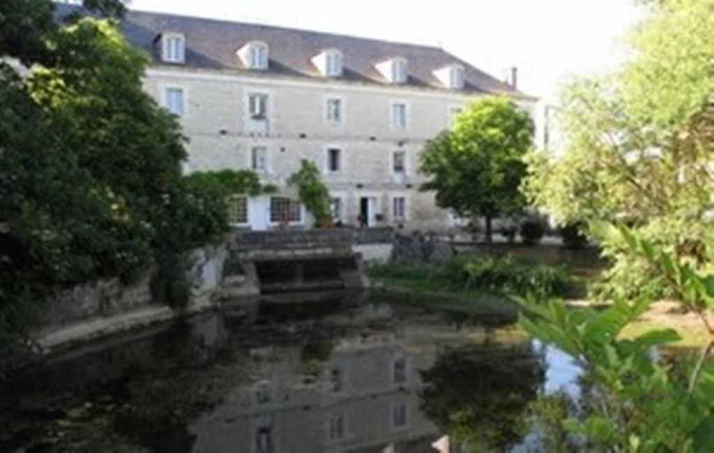 Bed and Breakfast Le Moulin De Poilly Экстерьер фото